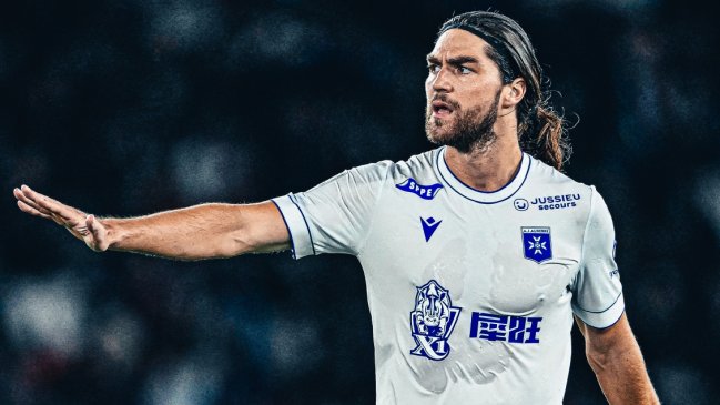 Francisco Sierralta anotó su primer gol con la camiseta de Auxerre