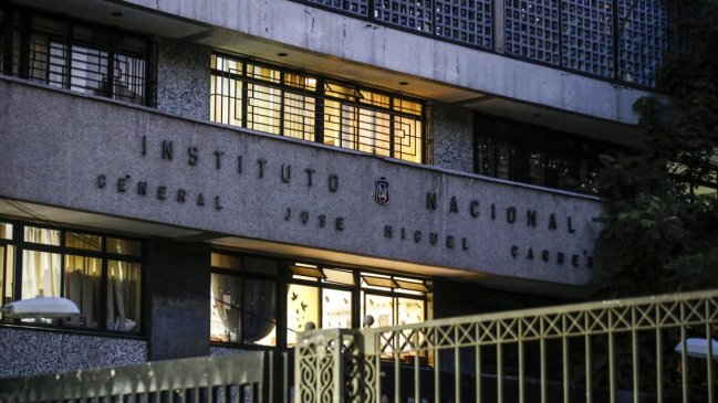 Overol blanco atacó a profesor con bomba molotov en el Instituto Nacional