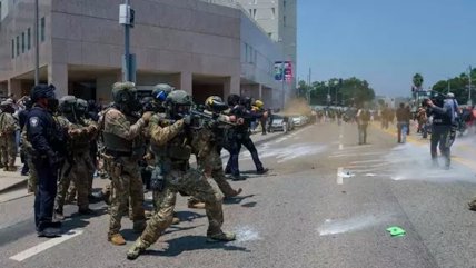   Helicópteros y bombas de humo: Las tácticas de ICE que atemorizan barrios en Chicago 