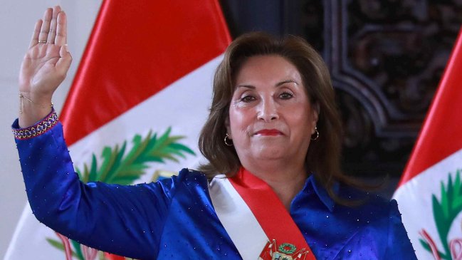 De manera exprés, el Congreso peruano destituyó a la presidenta Dina Boluarte