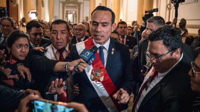 Presidente de Perú agradeció servicios a ministros de Boluarte y prometió gabinete 