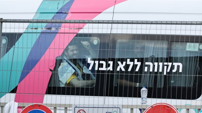 Los últimos rehenes vivos liberados por Hamás ya están en territorio israelí