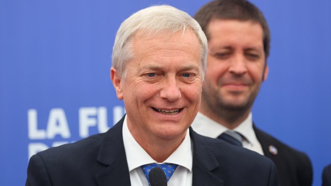 Kast defiende a asesor ante columna en que trató de 