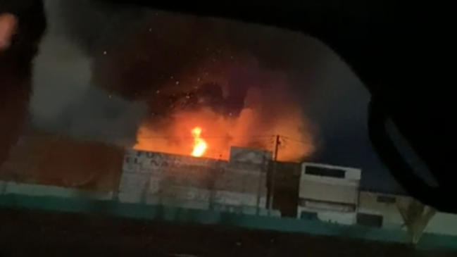Incendio afecta a locales del terminal Asocapec en Arica