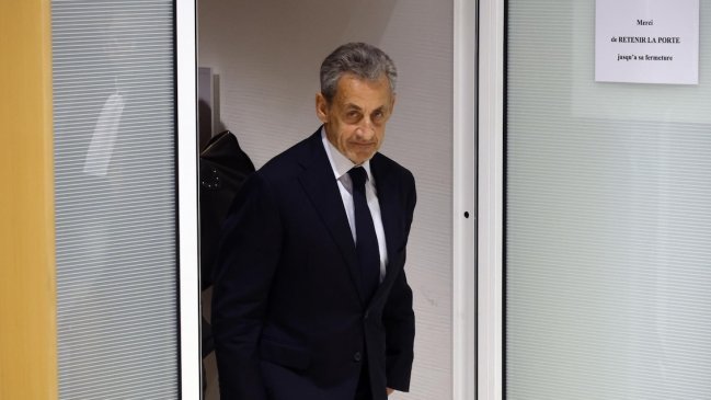 Sarkozy recibió amenazas en su primer día de prisión
