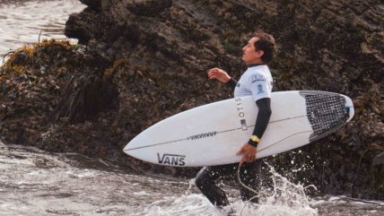   Surfista nacional Nicolás Vargas vivió aterrador momento con un lobo marino en plena competición 