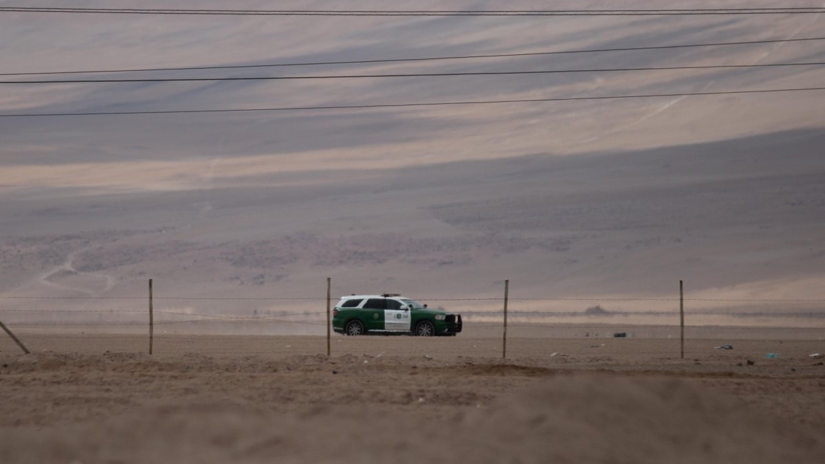 Carabineros detiene ingreso irregular de 56 migrantes en Tarapacá