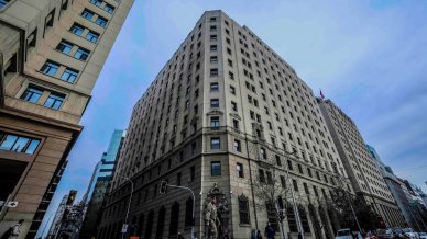 S&P y Moody's ratifican calificación crediticia de Chile con perspectiva "estable"