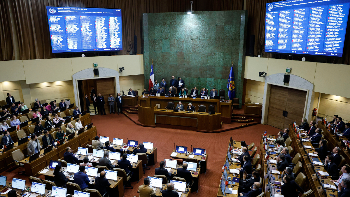 Cámara de Diputados presiona por devolución de cobro eléctrico extra