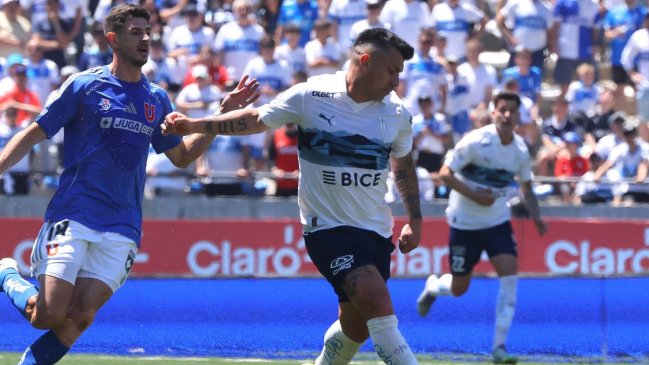 Gary Medel fue expulsado en el clásico universitario por dura entrada contra Di Yorio