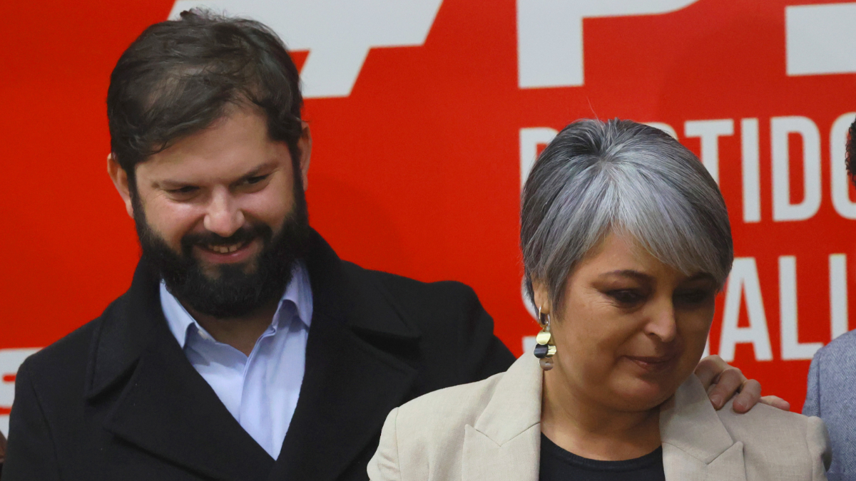 Frente Amplio defiende a Boric frente a críticas sobre Jeannette Jara