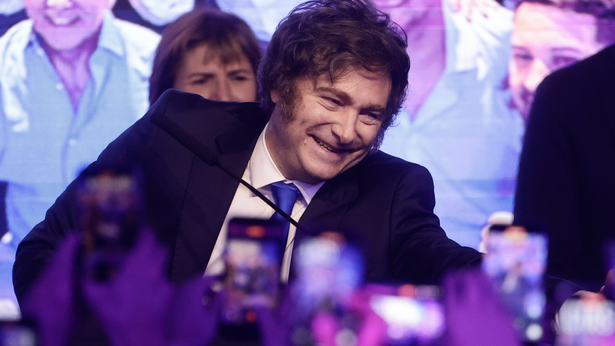 El peso argentino se fortalece tras victoria de Milei