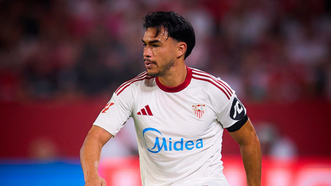 Gabriel Suazo fue citado en Sevilla para duelo ante equipo de quinta división en Copa del Rey