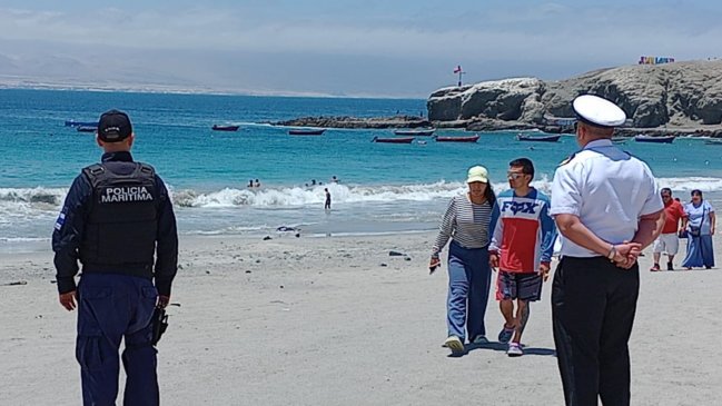 Operativo en playa de Antofagasta: clausuras, detenidos y toneladas de basura retirada