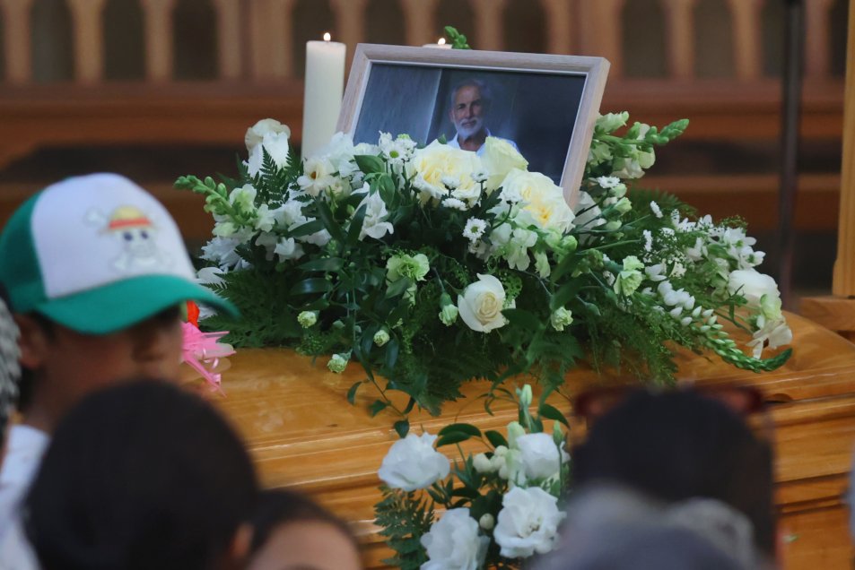 Despedida conmovedora: Cientos rinden homenaje a Héctor Noguera