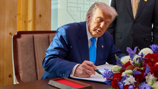 Trump ordena empezar a probar las armas nucleares de EE.UU. 