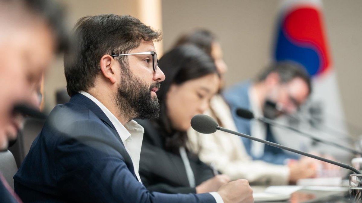 Boric se reúne con chilena investigadora en Corea del Sur