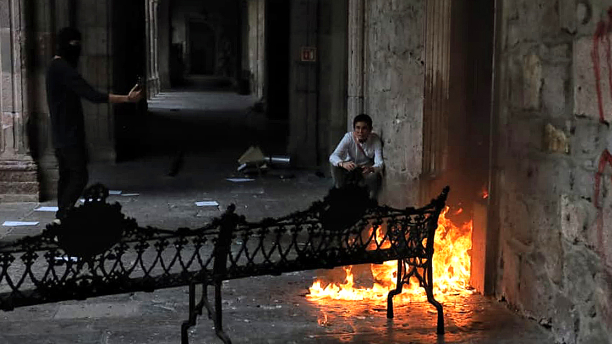 Protestas masivas tras asesinato de alcalde en México