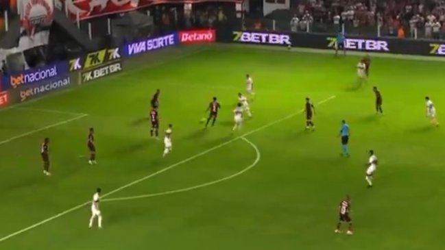 [VIDEO] Tapia aprovechó error defensivo de Pulgar y dio una asistencia para Sao Paulo ante Flamengo