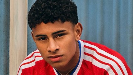 Con el capitán de la sub 20 como modelo: La Roja presentó su nueva camiseta