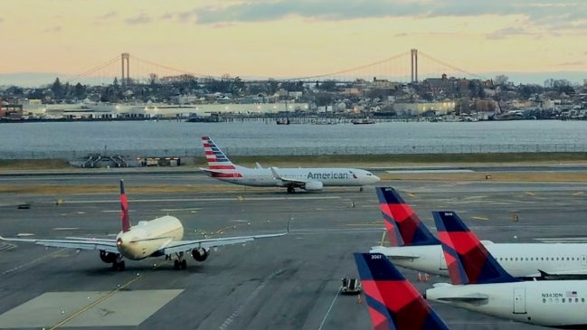 Caos aéreo: EE.UU. ordenó reducir vuelos por 