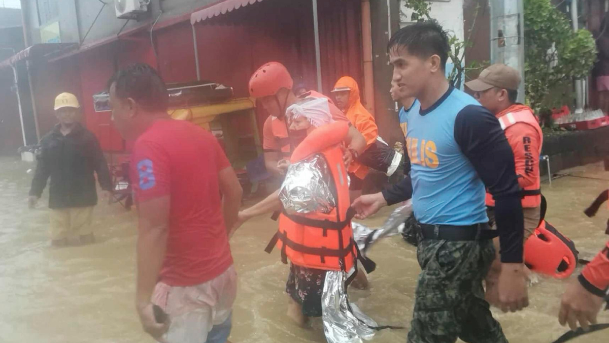 Filipinas evacúa a casi un millón ante supertifón Fung-wong