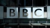 Renuncian el director general y la jefa de Informativos de la BBC tras polémicas por sesgo anti-Trump