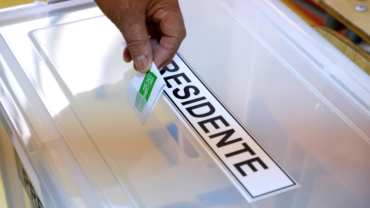 Elecciones 2025 en Chile: La tensión entre obligatoriedad y desafección política a una semana del voto