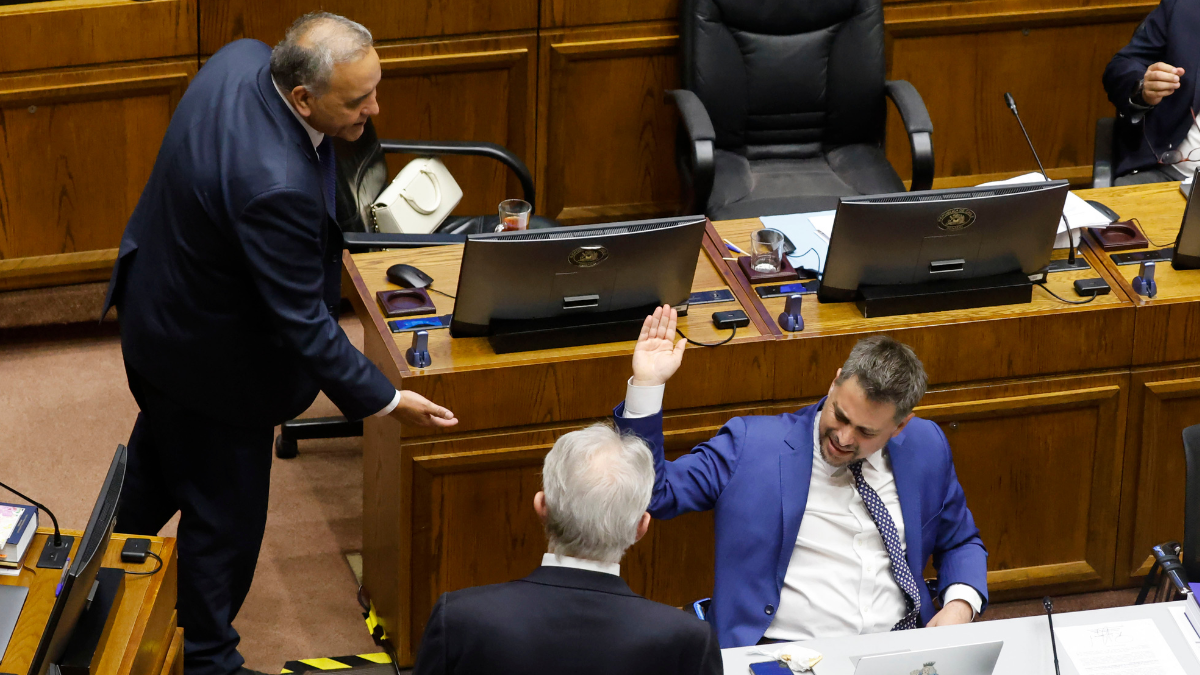 Senador Espinoza denuncia uso electoral de la AC por Manouchehri