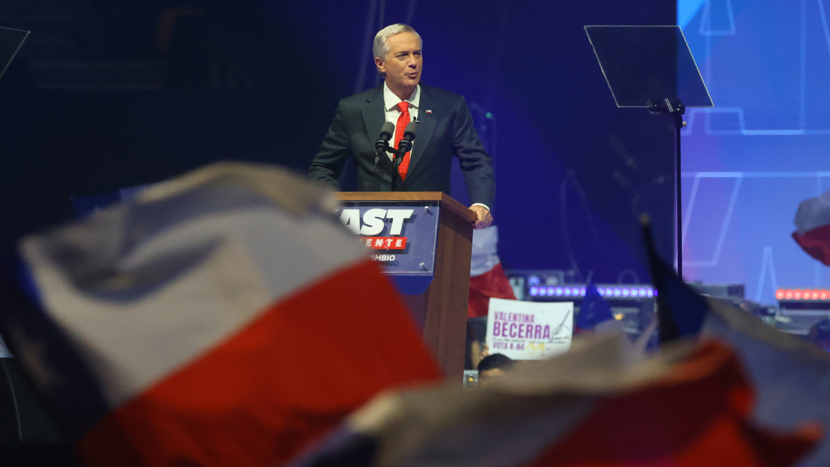 Kast cierra campaña con espectáculo al estilo Trump: ¿Una apuesta por la polarización en tiempos de incertidumbre?