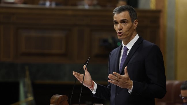 Sánchez insta a Juan Carlos I a respetar la memoria en lugar de 