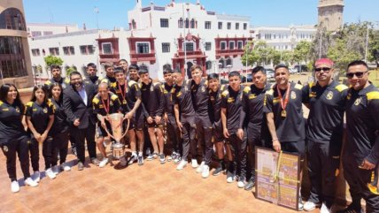 Plantel de Coquimbo Unido fue homenajeado en Plaza de Armas de La Serena