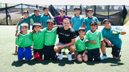   Javier Saviola visitó Chile y realizó charla motivacional a estudiantes del Colegio PuenteMaipo 
