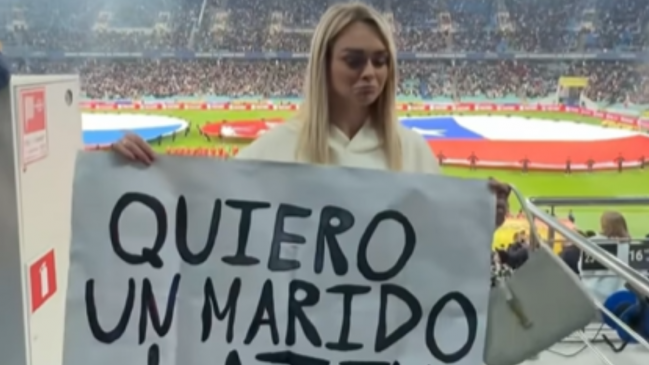 [VIDEO] Influencer rusa buscó novio latino en el amistoso ante Chile