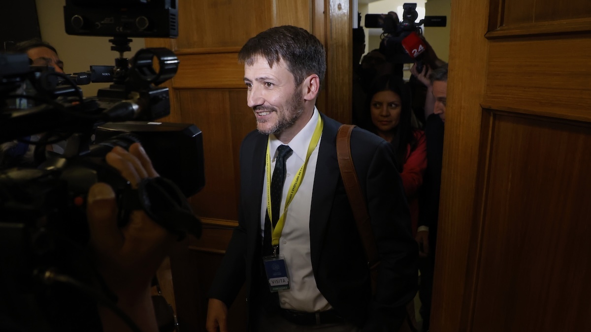 Fracasa sesión clave en acusación contra Pardow: la política chilena en un pulso de quórum y credibilidad