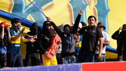   Everton aplicó severo castigo a 17 barristas identificados por la invasión ante la UC 