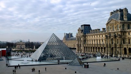   El Louvre refuerza su seguridad tras el millonario robo de joyas 