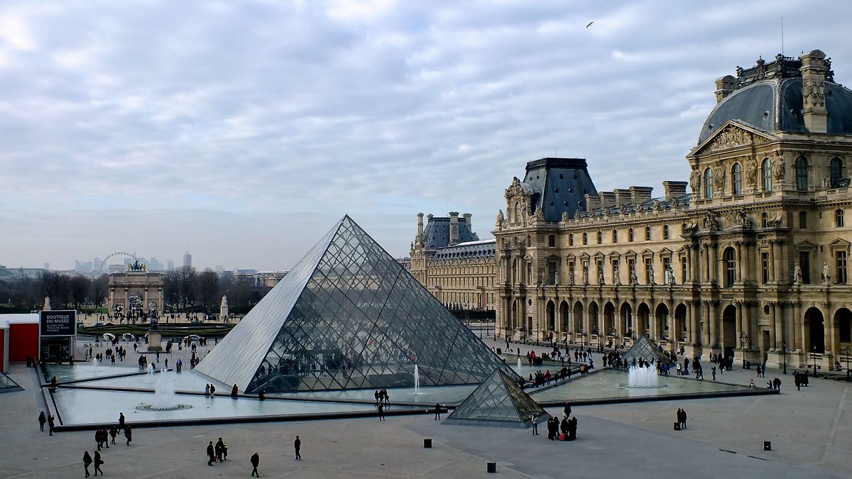 El Louvre: Nuevas Medidas de Seguridad tras el Robo de Joyas y el Cierre de Galerías