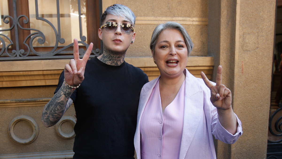 Artista urbano acusado de VIF duró solo unas horas en el comando de Jara