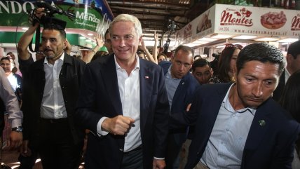   Tensa visita de Kast al Barrio Franklin: Lo abuchearon y gritaron que se fuera 