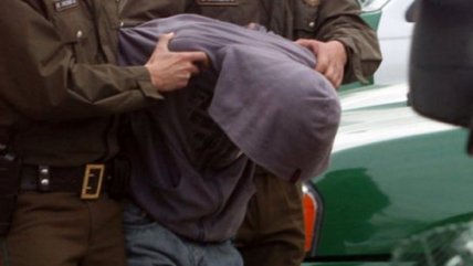   Ñuñoa: Detienen a dos menores en auto robado y vecinos frustran captura de tercer ocupante 