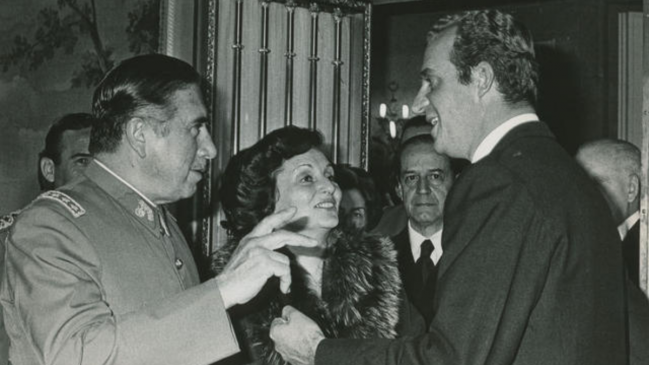 Juan Carlos I revela que Pinochet le pidió seguir "como Franco"
