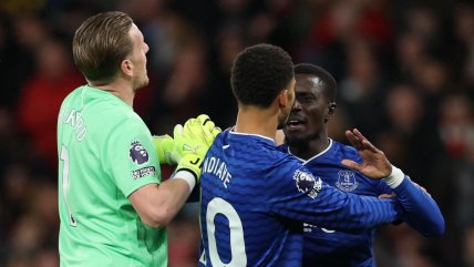   [VIDEO] ¡Insólito! Se fue expulsado por golpear a un compañero 