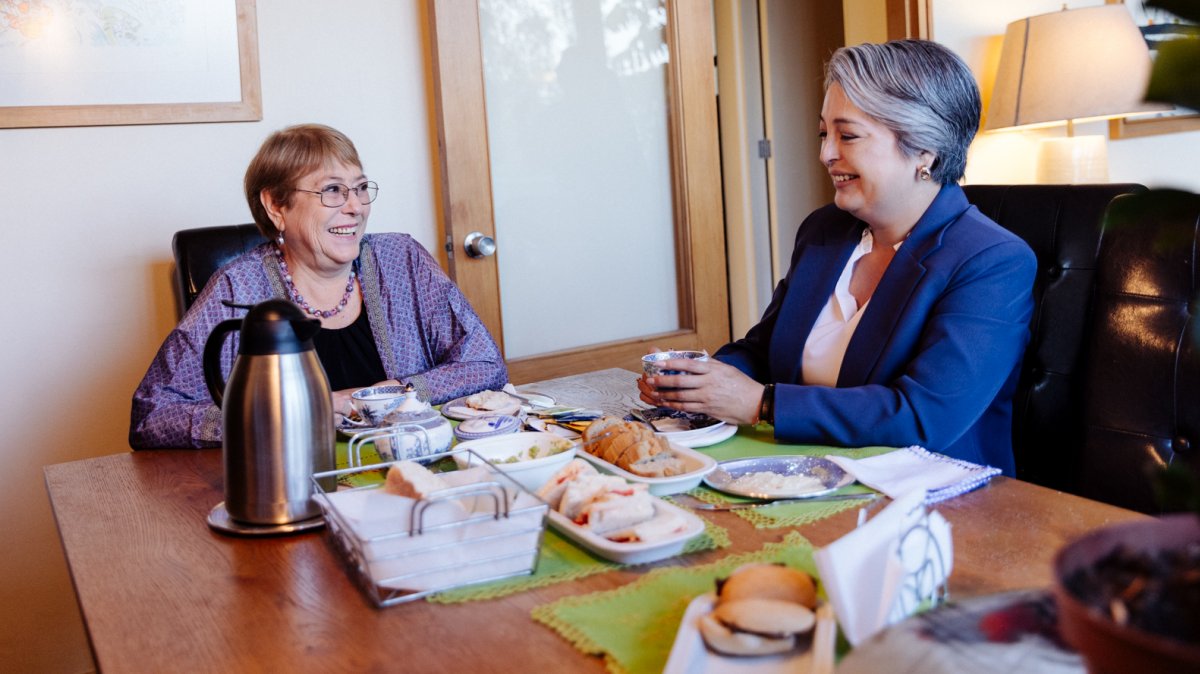 Bachelet respalda a Jeannette Jara a días del balotaje