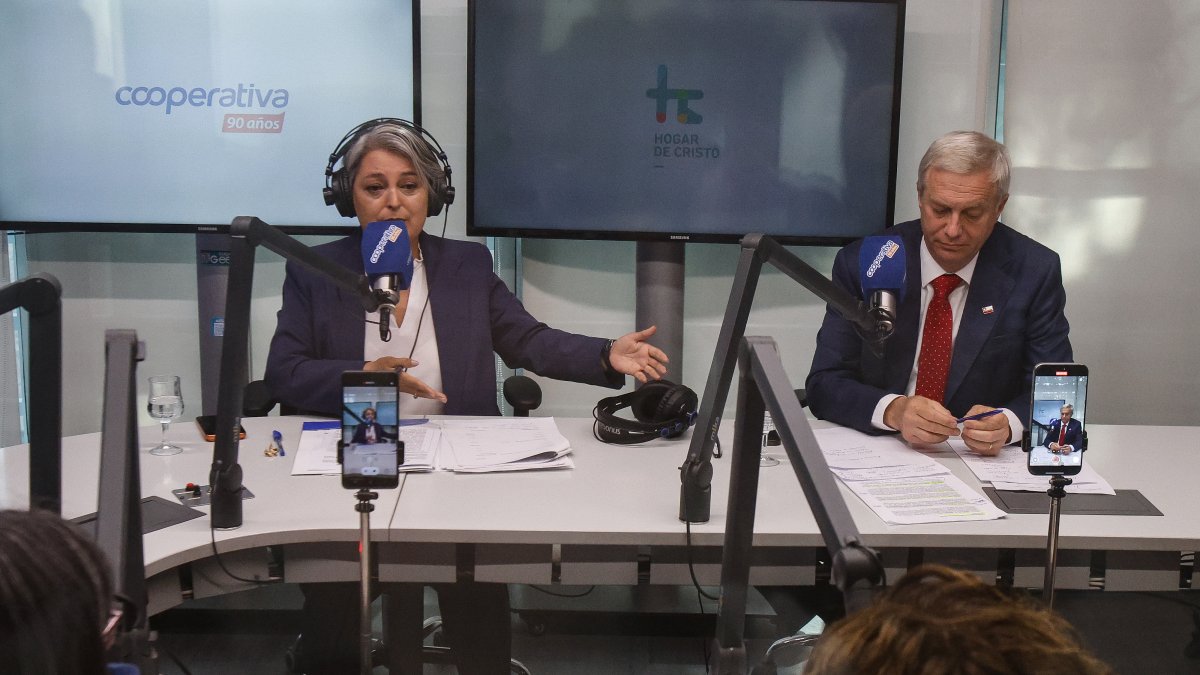 Jara y Kast chocan por caso fundaciones y cruzan acusaciones
