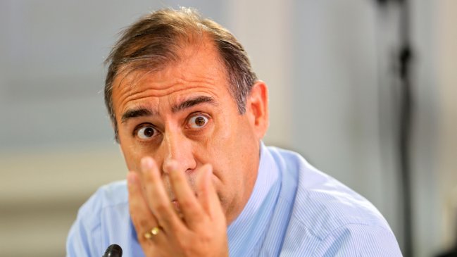 "Vía regular": Senador Gahona defendió contratación de su hija por conservador Yáber