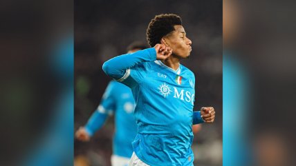   Napoli alcanzó a AC Milan en la cima de la Serie A tras vencer a Roma en el Olímpico 