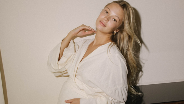 Pareja de Alexis Sánchez encaró criticas surgidas tras revelar su embarazo