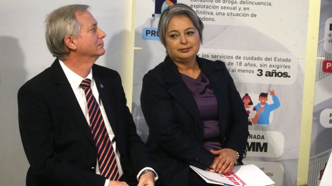 Kast responde a arremetidas de Jara y hace guiños al 