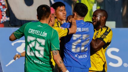   ¡Casi a las manos! Waterman se encaró con los jugadores de la U tras acción de Calderón 